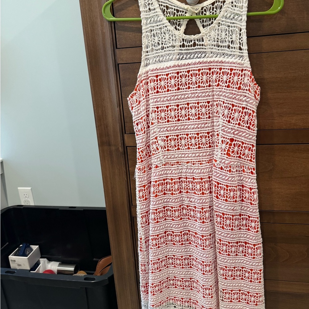 White and Red Lace Sleeveless Dress